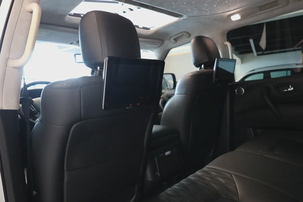 Nissan Patrol LE Platinum City 2024 GCC Specs-44000km-Under warranty  service-Pristine conditio