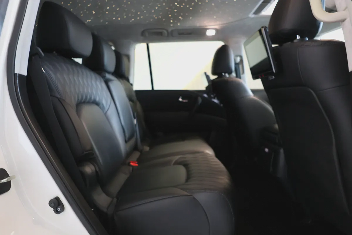 Nissan Patrol LE Platinum City 2024 GCC Specs-44000km-Under warranty service-Pristine conditio-18-18