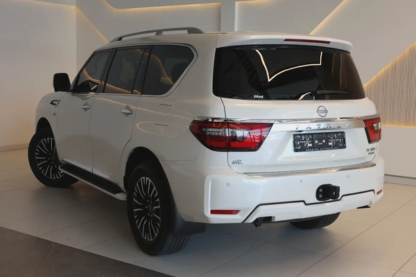 Nissan Patrol LE Platinum City 2024 GCC Specs-44000km-Under warranty  service-Pristine conditio