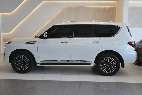 Nissan Patrol LE Platinum City 2024 GCC Specs-44000km-Under warranty  service-Pristine conditio