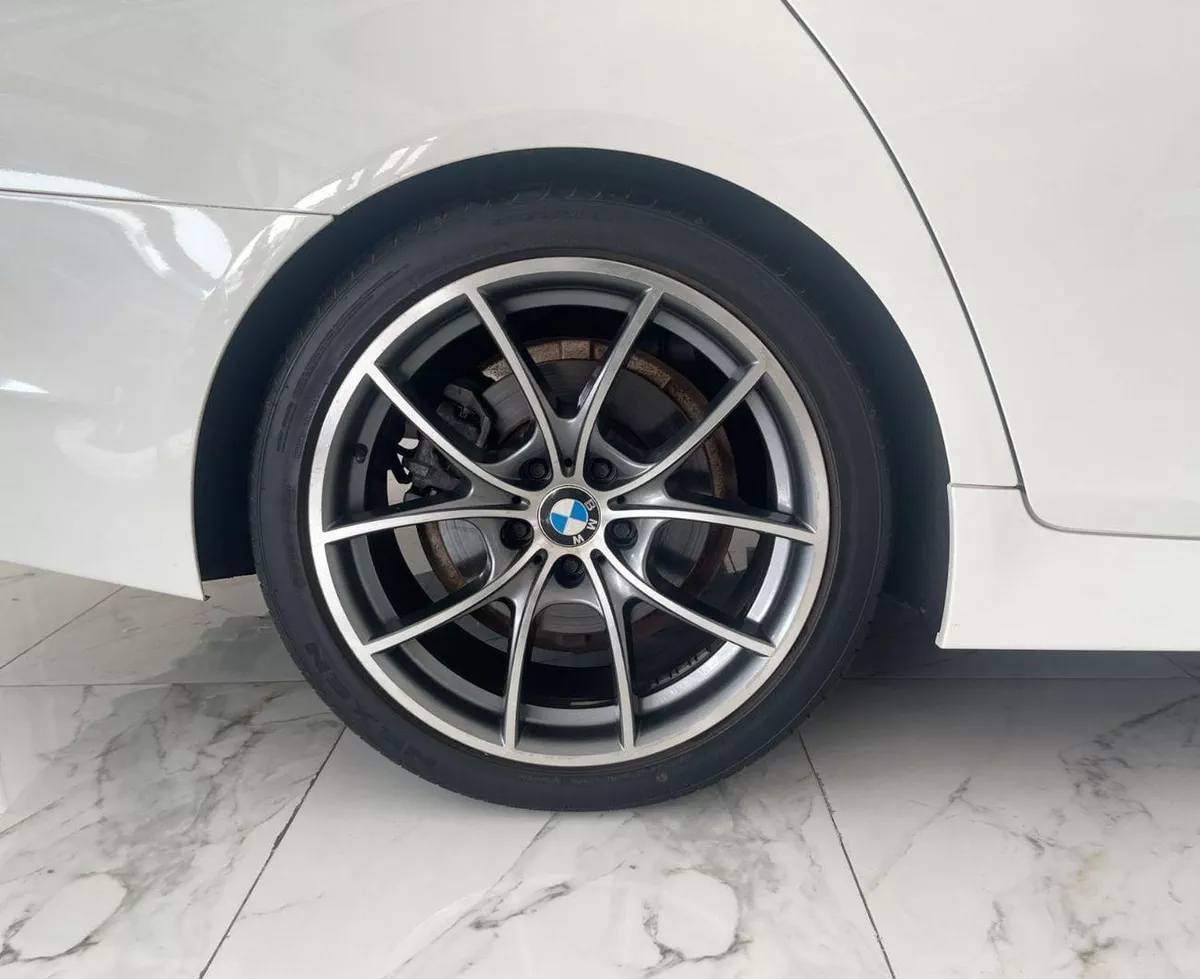 BMW 528i EXECUTIVE 3L-6CYL 240HP JAPANESE SPECIFICATION-12-0
