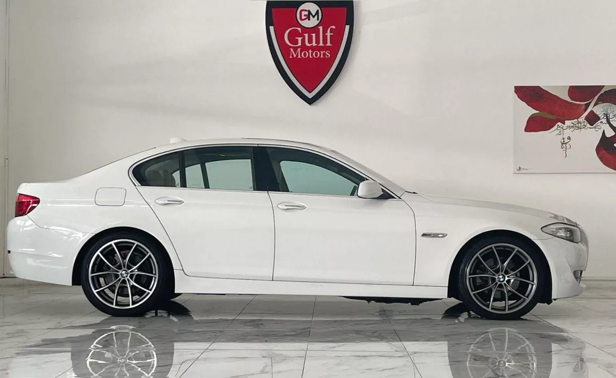 BMW 528i EXECUTIVE 3L-6CYL 240HP JAPANESE SPECIFICATION-2-0