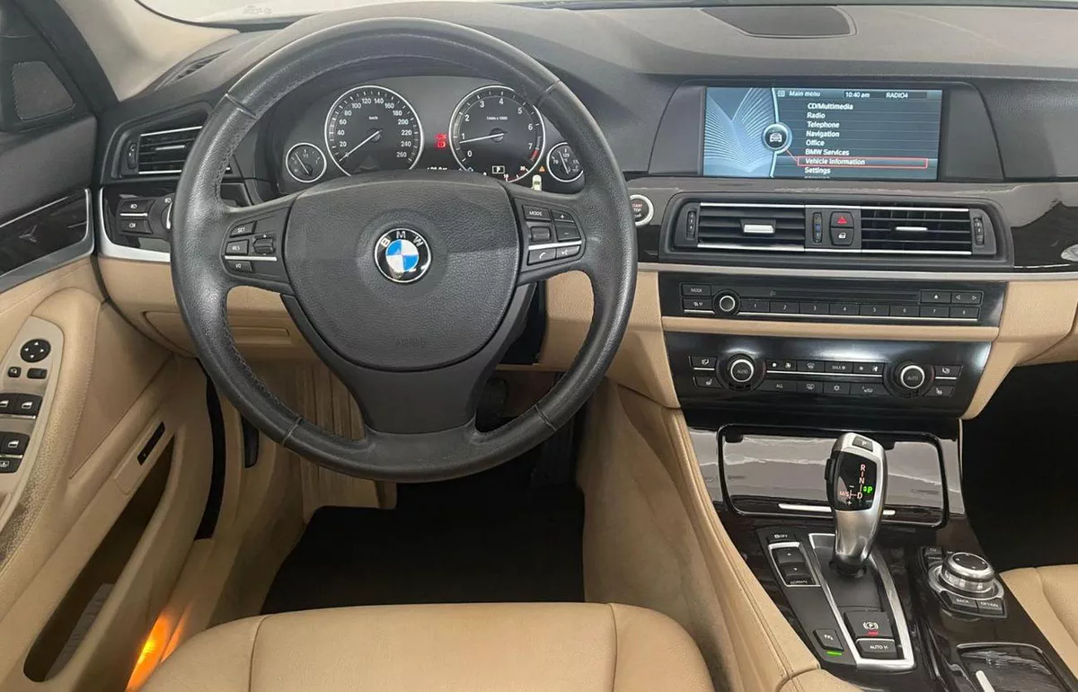 BMW 528i EXECUTIVE 3L-6CYL 240HP JAPANESE SPECIFICATION-7-0