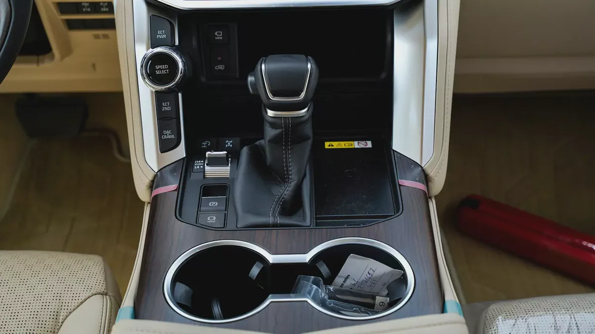 Brand New Toyota Land Cruiser VXR 4.0  2026 | GCC Specs | Zero Mileage-17-17