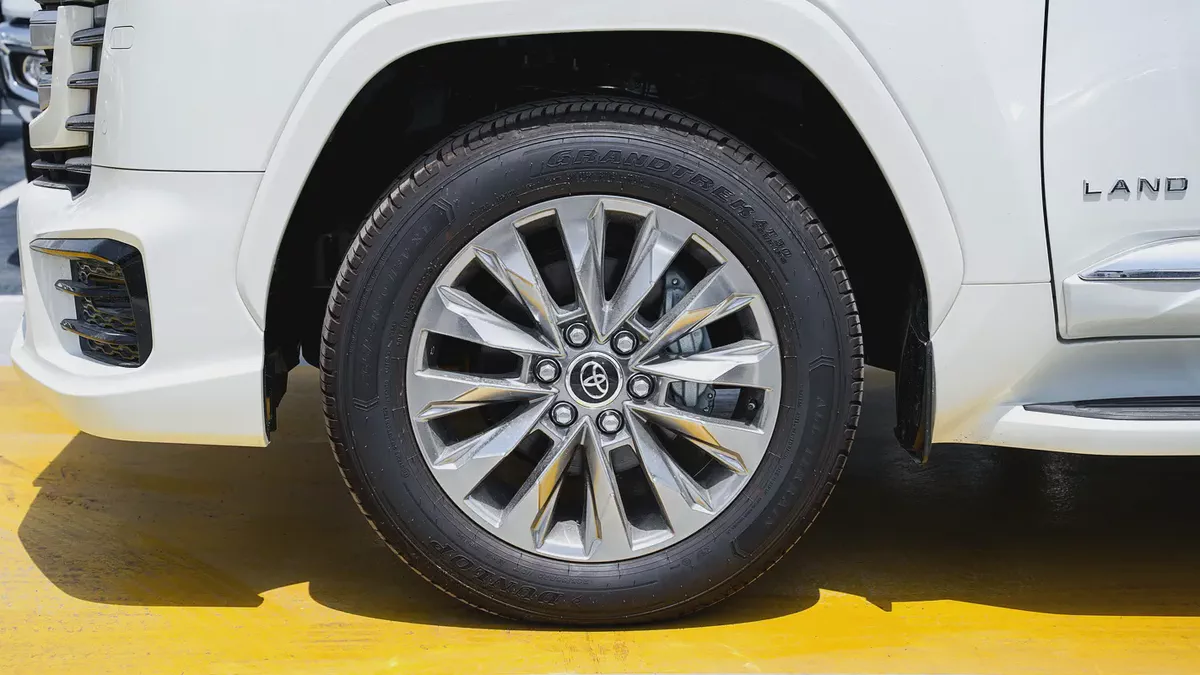 Brand New Toyota Land Cruiser VXR 4.0  2026 | GCC Specs | Zero Mileage-4-4