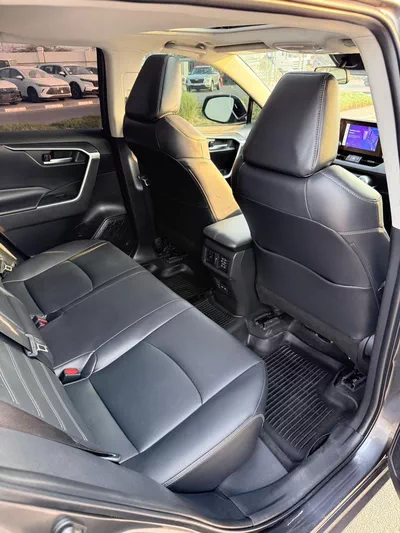 Toyota RAV4 XLE 2023-13