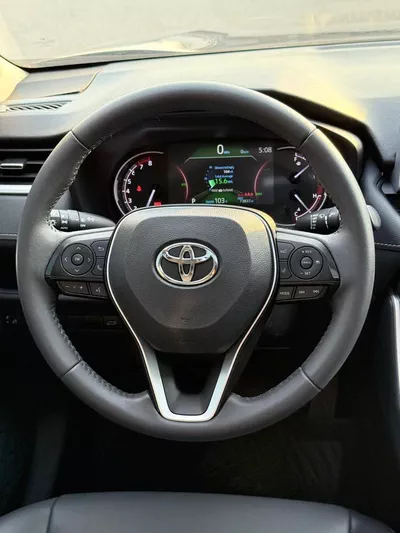 Toyota RAV4 XLE 2023-8