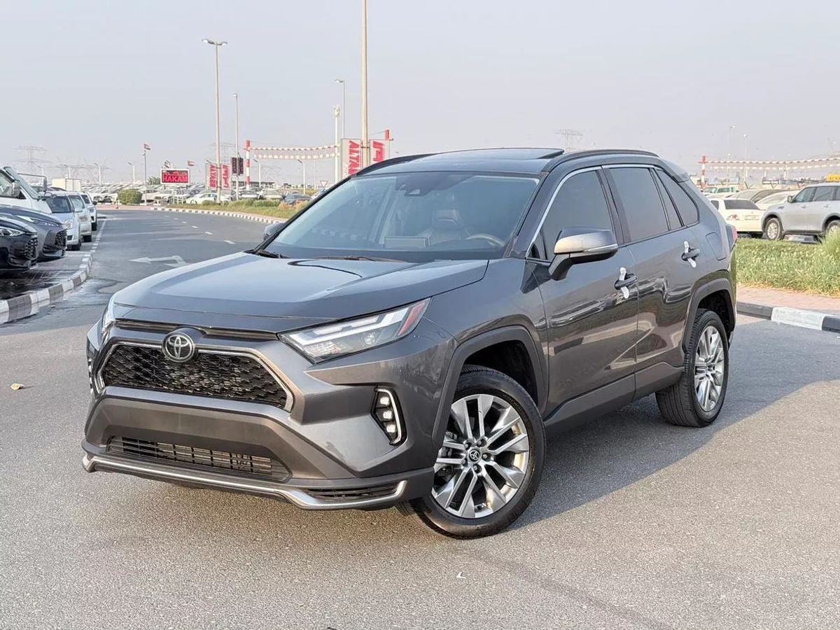 Toyota RAV4 XLE 2023-10-0