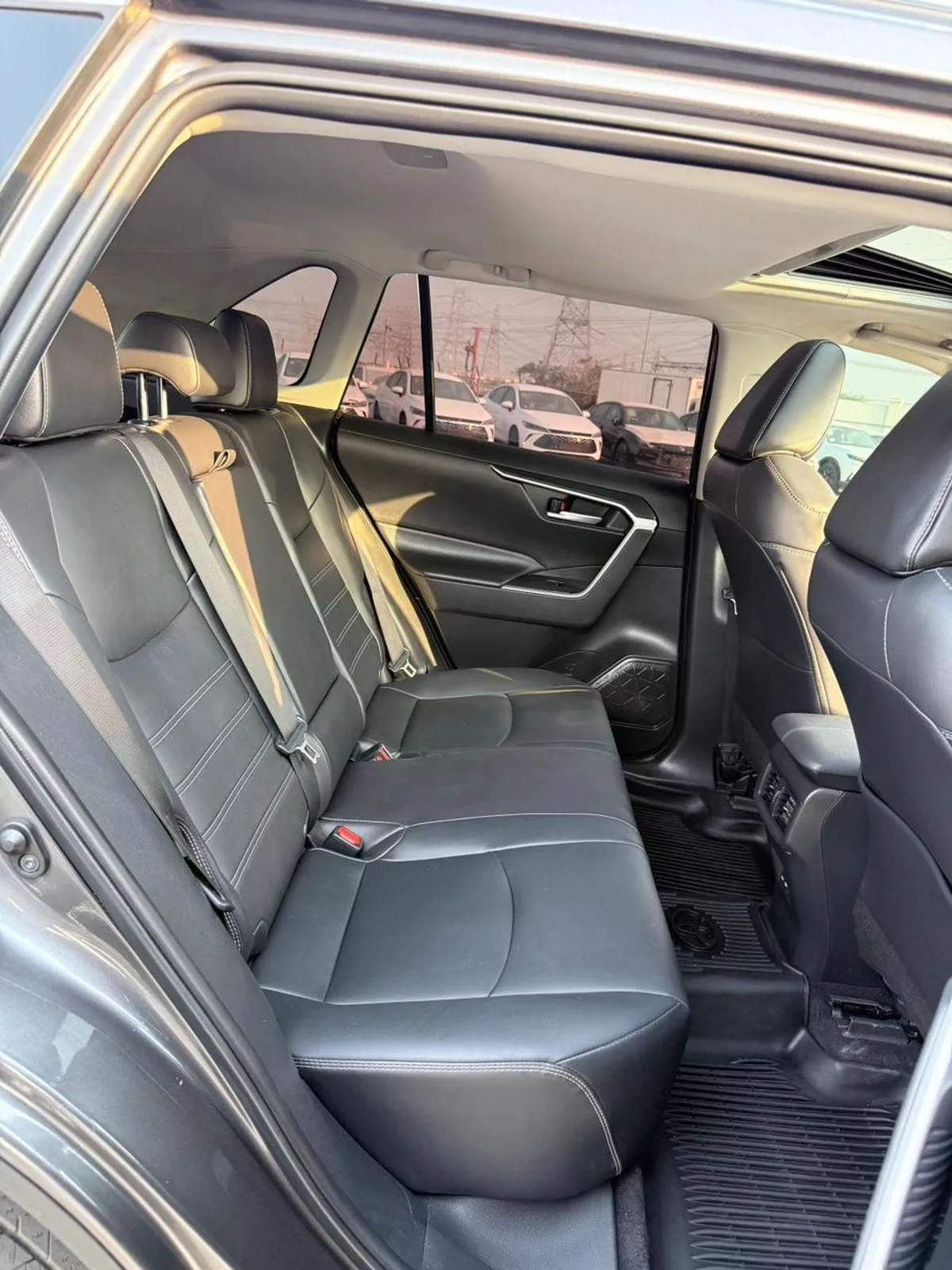 Toyota RAV4 XLE 2023-14-0