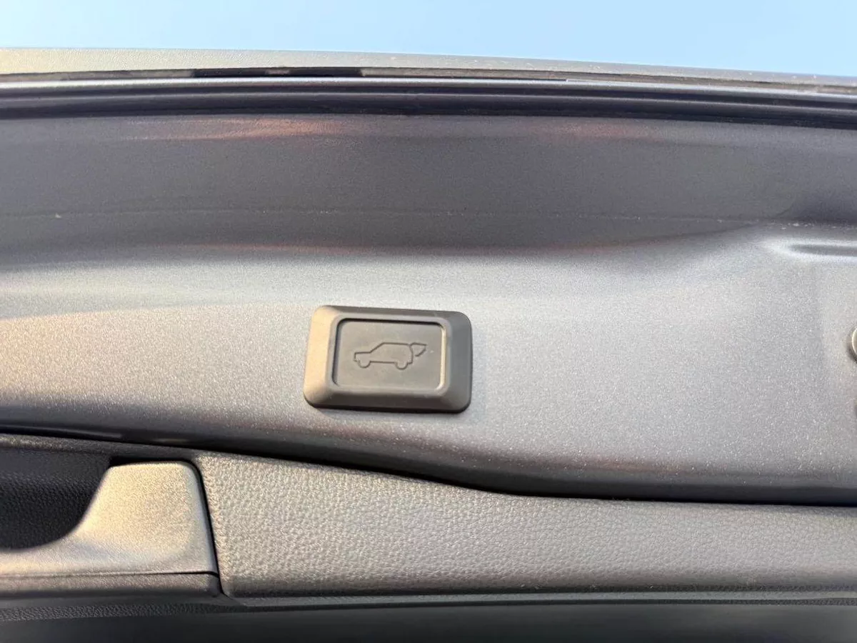 Toyota RAV4 XLE 2023-17-0