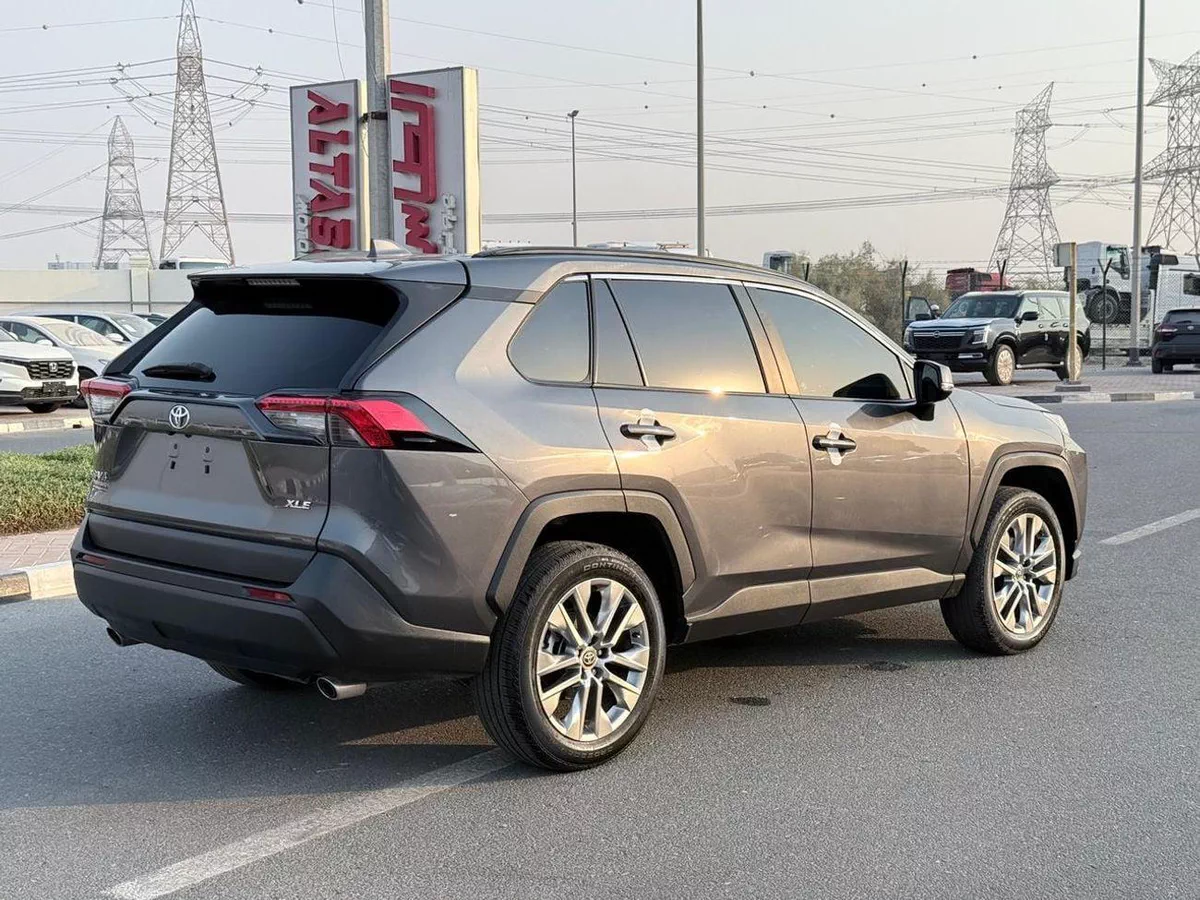 Toyota RAV4 XLE 2023-3-0