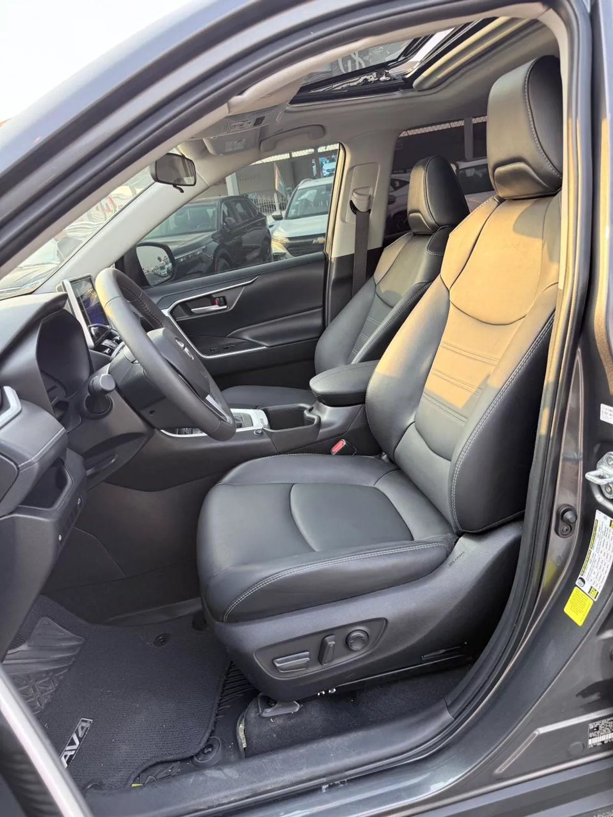 Toyota RAV4 XLE 2023-5-0