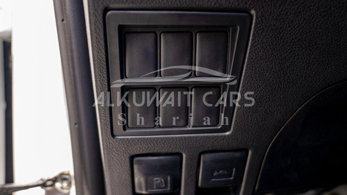 Toyota Hilux TOYOTA HILUX DC 2.7P MT 4X4 P.WINDOW MY2023-15-0