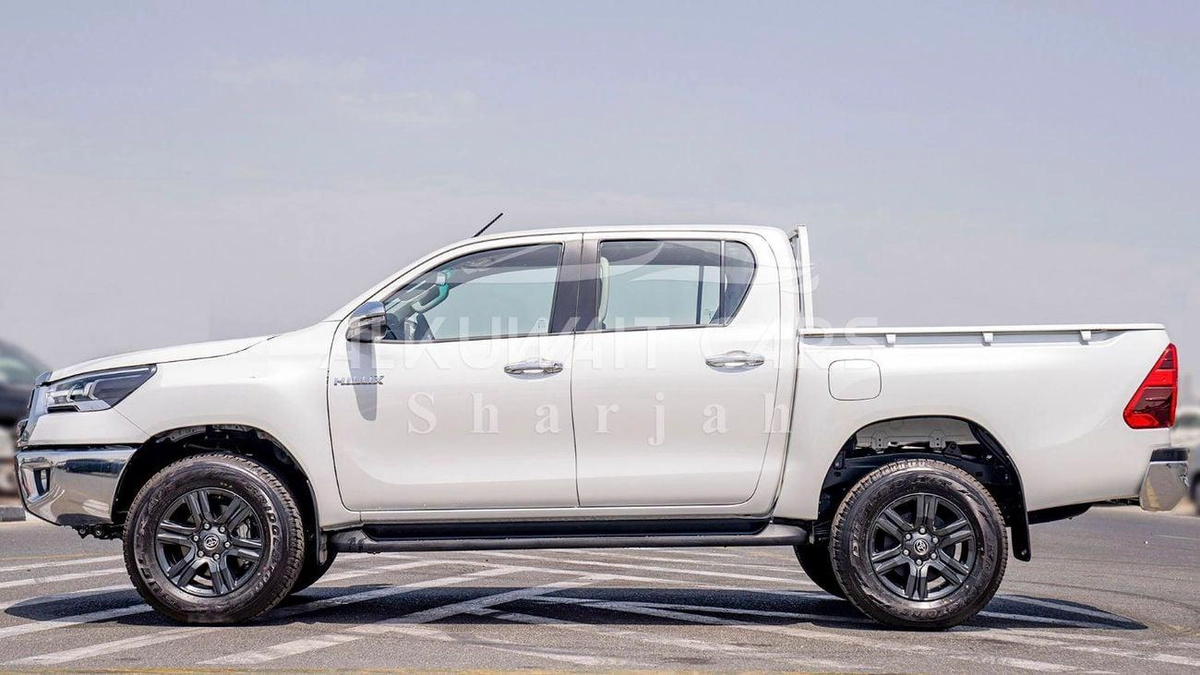 Toyota Hilux TOYOTA HILUX DC 2.7P MT 4X4 P.WINDOW MY2023-8-0