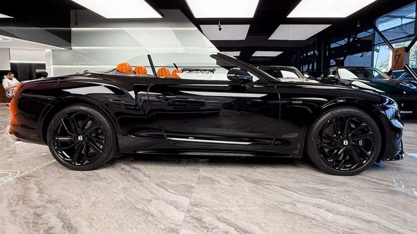 Bentley Continental GTC SPEED Bentley Continental GTC 2025 – First Edition