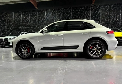 Exclusive offer | Original Paint | GCC specs | Full Porsche Service History | Porsche Warranty 2028-11
