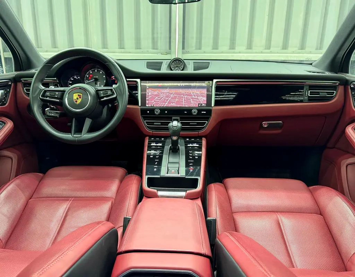 Exclusive offer | Original Paint | GCC specs | Full Porsche Service History | Porsche Warranty 2028-16-16