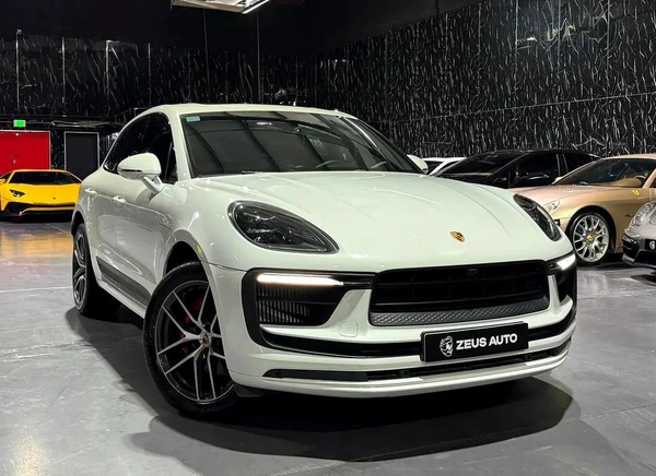Exclusive offer | Original Paint | GCC specs | Full Porsche Service History | Porsche Warranty 2028