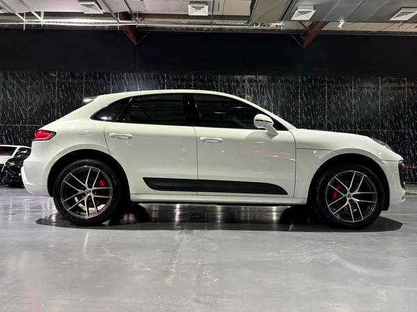Exclusive offer | Original Paint | GCC specs | Full Porsche Service History | Porsche Warranty 2028