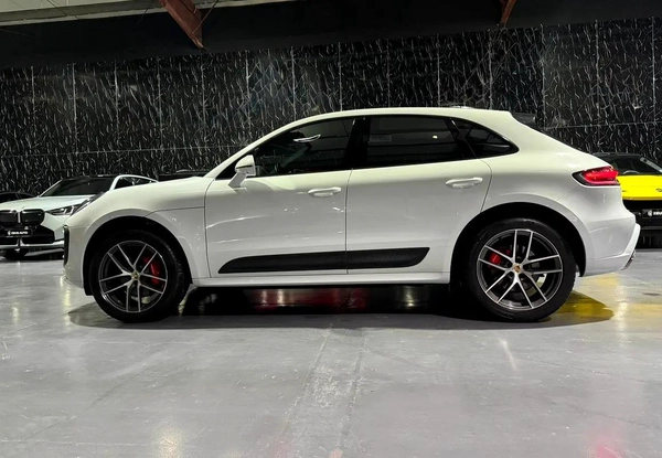 Exclusive offer | Original Paint | GCC specs | Full Porsche Service History | Porsche Warranty 2028