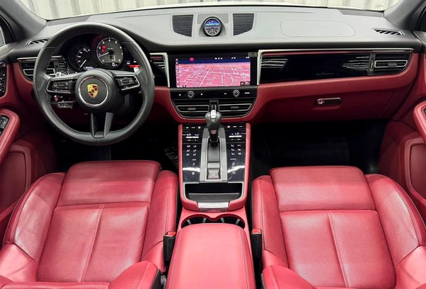 Exclusive offer | Original Paint | GCC specs | Full Porsche Service History | Porsche Warranty 2028