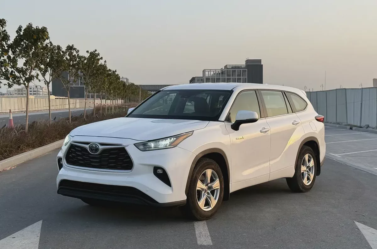 2022 Model - Highlander Hybrid - GCC Specs - Excellent Condition - 7 seater-2-2