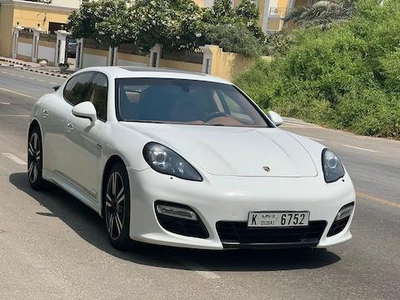 PORSCHE PANAMERA. GTS-5