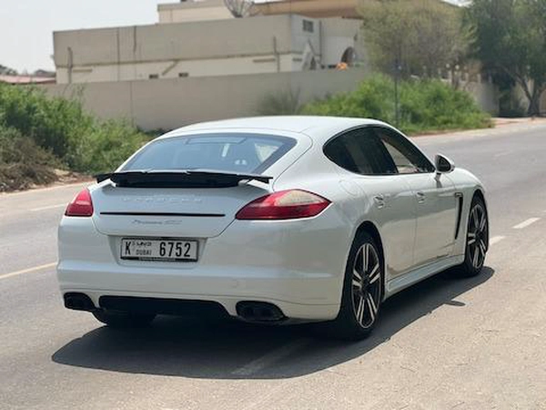 PORSCHE PANAMERA. GTS
