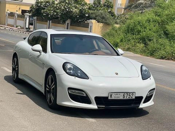 PORSCHE PANAMERA. GTS