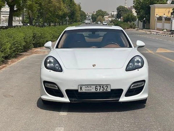 PORSCHE PANAMERA. GTS