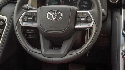 Toyota Land Cruiser VXR TWIN TURBO 3.5L V6 Hybrid-4