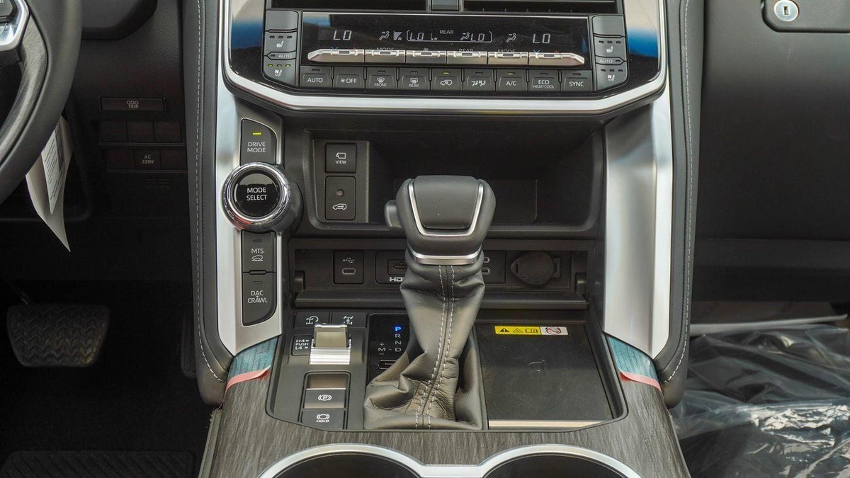 Toyota Land Cruiser VXR TWIN TURBO 3.5L V6 Hybrid-6-0