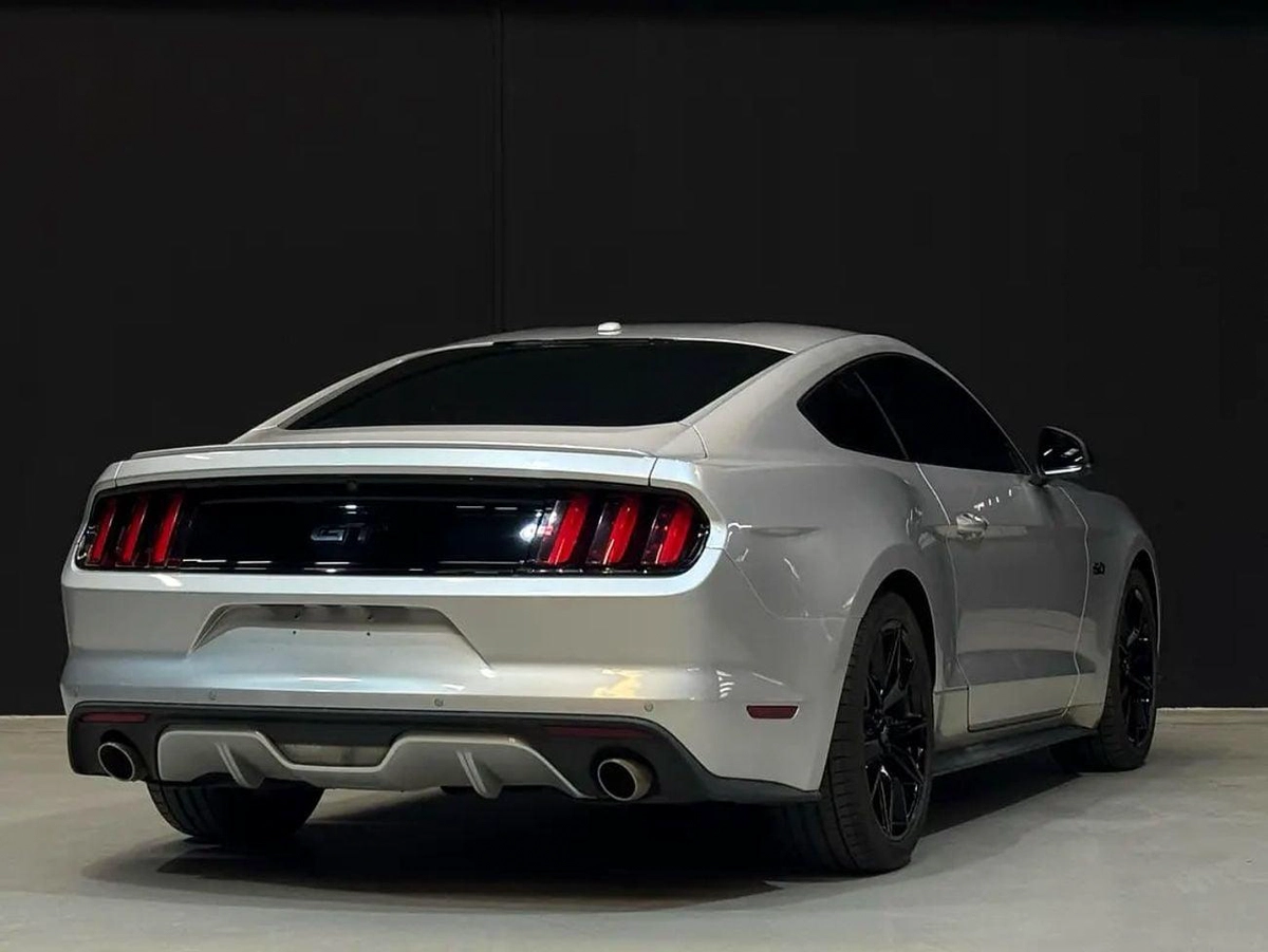 Ford Mustang GT-6-0