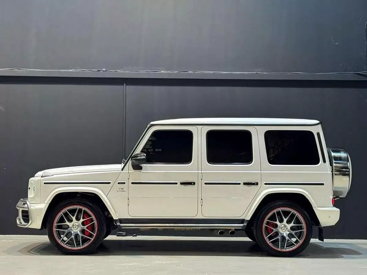 Mercedes Benz G63 AMG STANDARD || GCC Specs | Full Service History | Smart Paint | 2 Keys | Only 114,511 km-3-0
