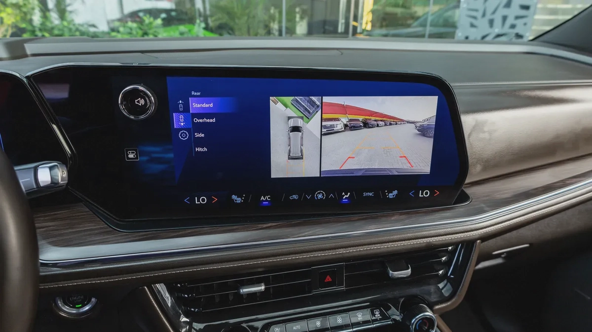 Chevrolet Tahoe 2025-10-10