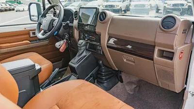 2025 Toyota Land Cruiser LC71 4.0L AT Petrol Full Option (Silver-Brown)-11