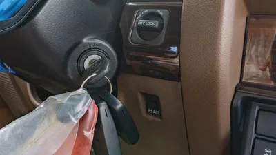 2025 Toyota Land Cruiser LC71 4.0L AT Petrol Full Option (Silver-Brown)-12