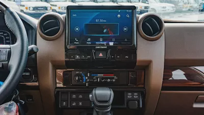 2025 Toyota Land Cruiser LC71 4.0L AT Petrol Full Option (Silver-Brown)-15