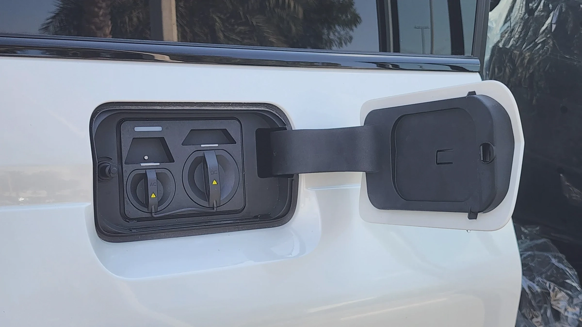 Chery iCAR 03T (White)-12-12