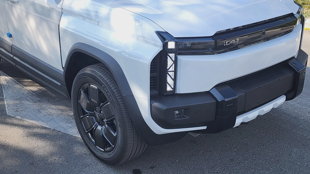Chery iCAR 03T (White)-1-1