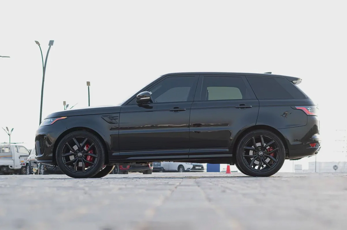 2018  Range Rover Sport SVR CLEANTITLE | Carbon Fiber Pack | Performance SUV-8-8