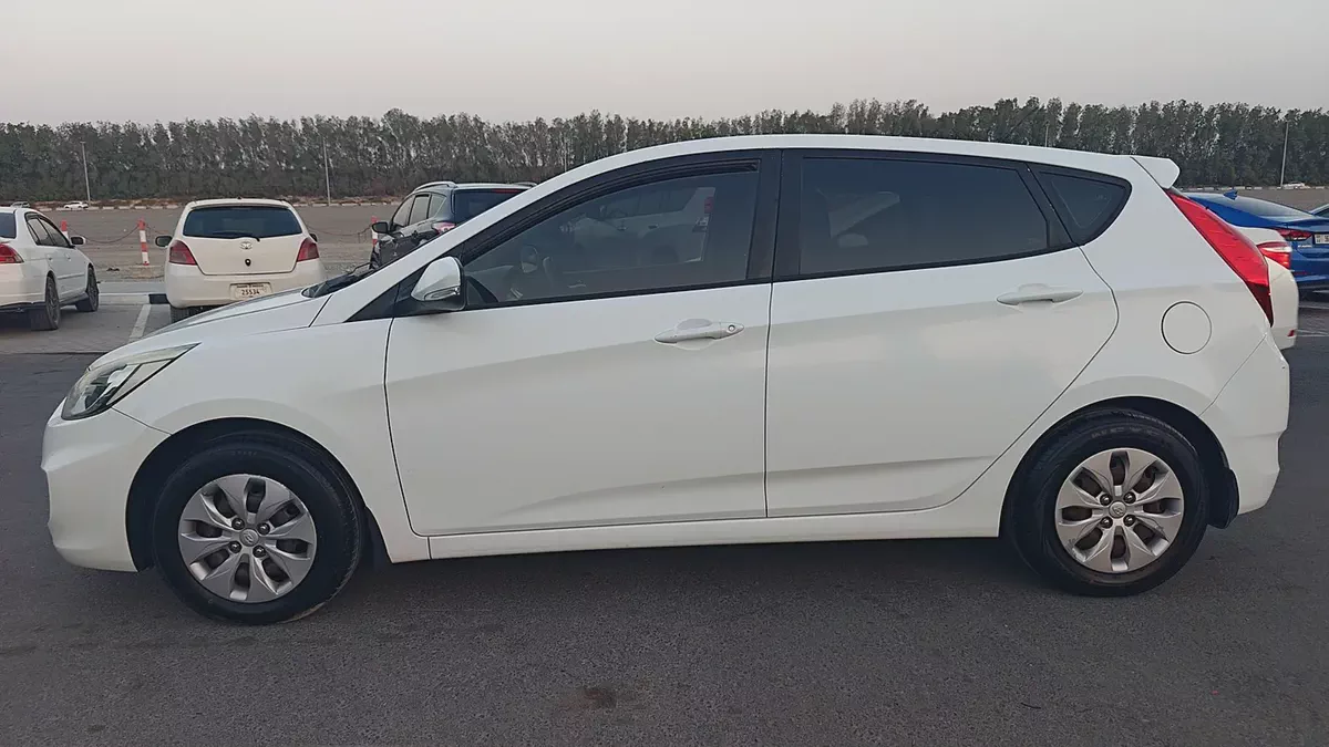 Hyundai Accent GL 2015 GCC Specs-1-1