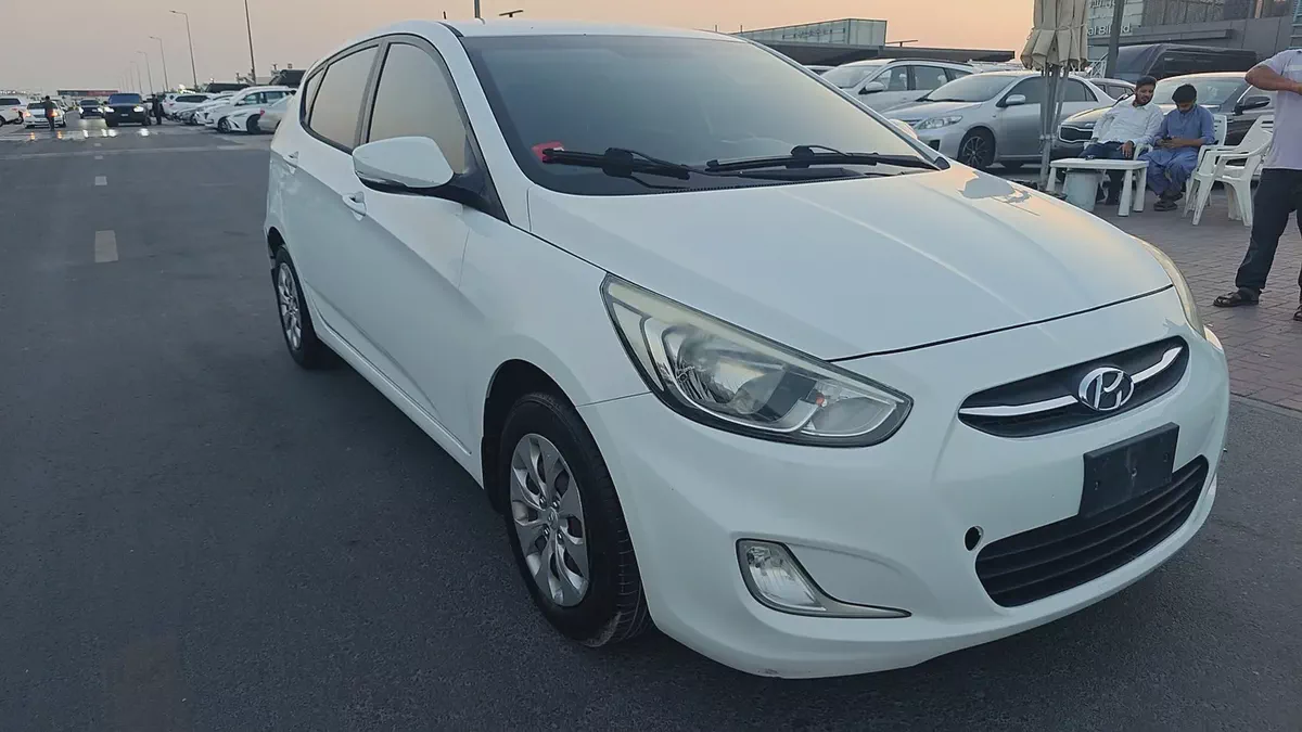 Hyundai Accent GL 2015 GCC Specs-2-2