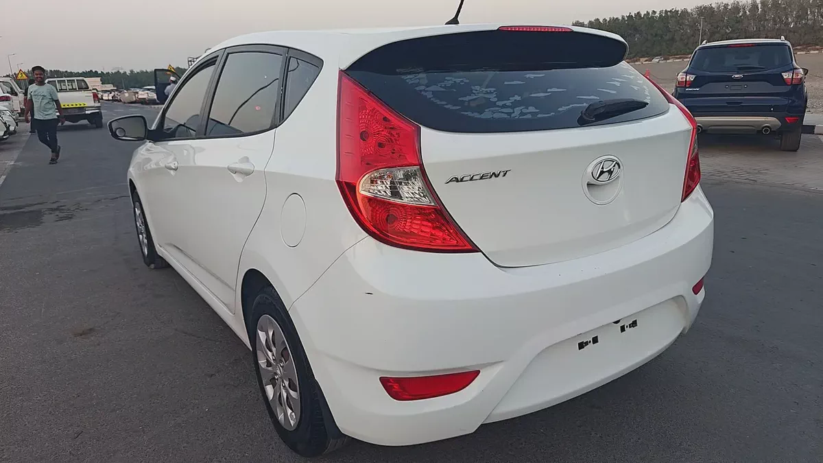 Hyundai Accent GL 2015 GCC Specs-3-3