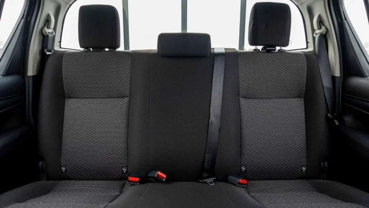 Toyota Hilux GL (LHD) TOYOTA HILUX DC 2.4D MT 4X4 P.WINDOW MY2025 – SILVER-10-0
