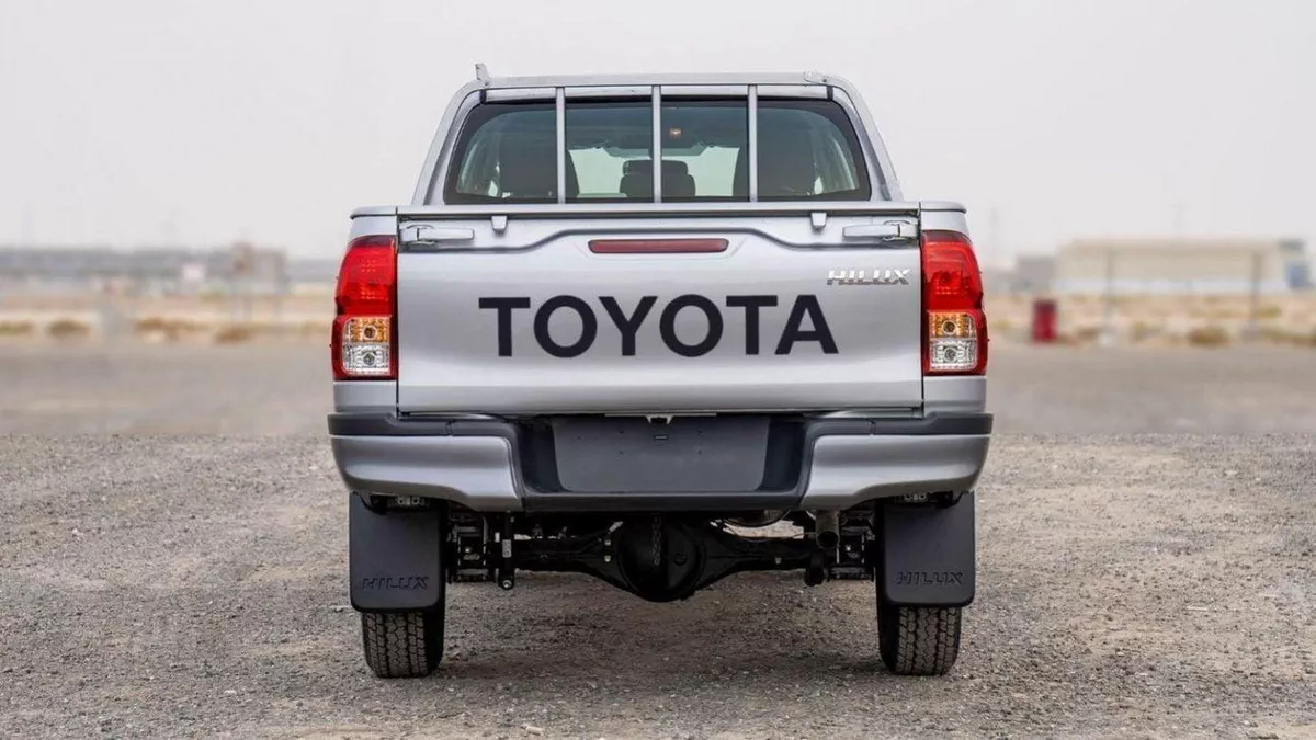 Toyota Hilux GL (LHD) TOYOTA HILUX DC 2.4D MT 4X4 P.WINDOW MY2025 – SILVER-7-0