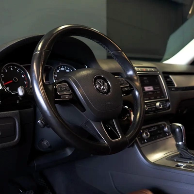 AED 1,748 P.M • 0% Downpayment • Volkswagen Touareg R-Line Kit • 1 Year Warranty-9