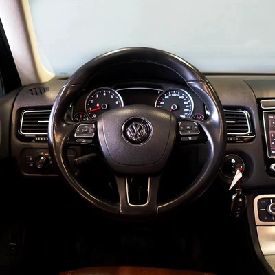 AED 1,748 P.M • 0% Downpayment • Volkswagen Touareg R-Line Kit • 1 Year Warranty-5