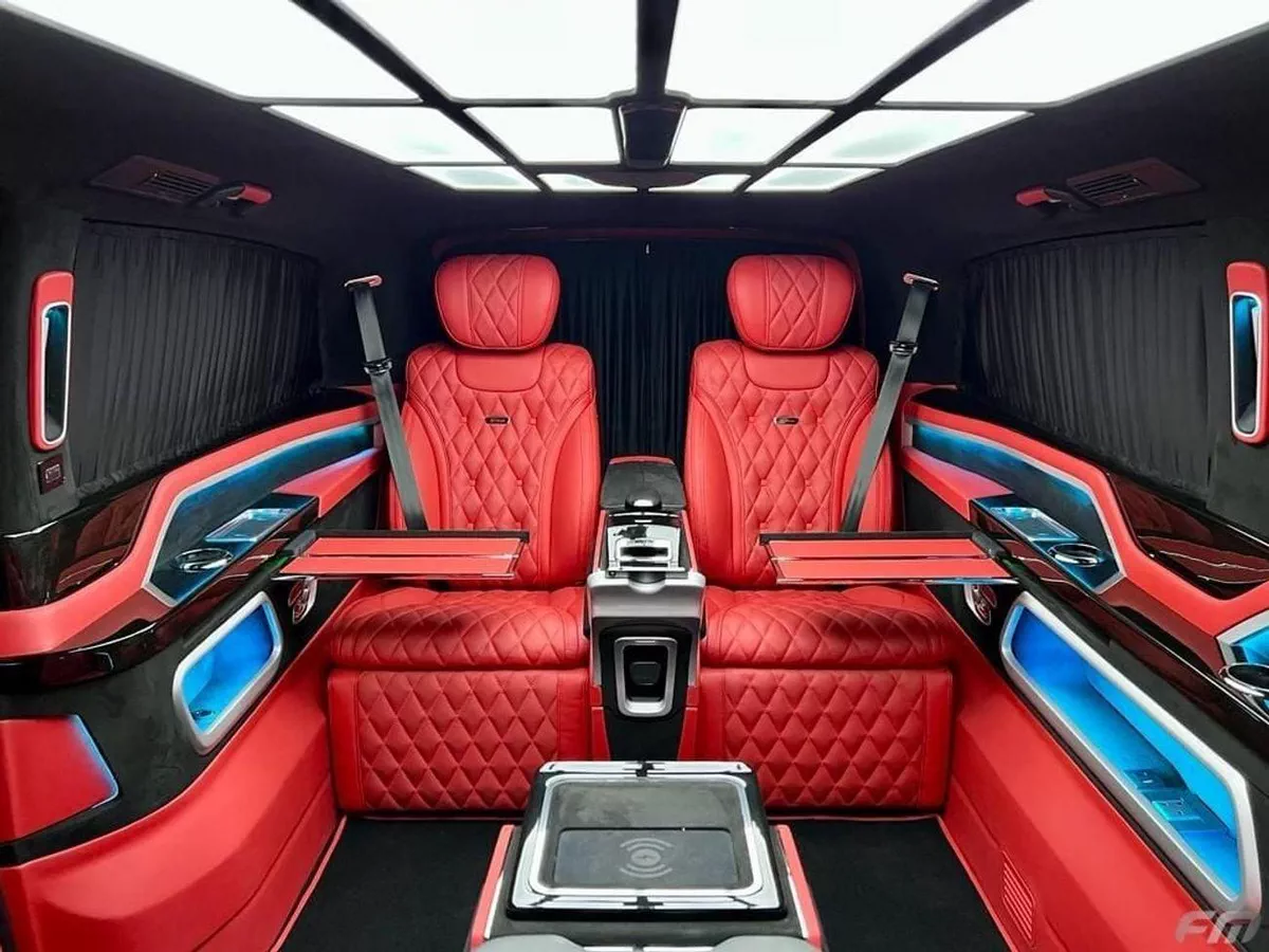 Mercedes Benz V 250 AVANTGARDE/E VIP BUSINESS VAN –  FULL LUXURY OPTION | BRAND NEW | GCC | 2023 ORIGINAL BRABUS BODY KIT WITH CERTIF-9-0