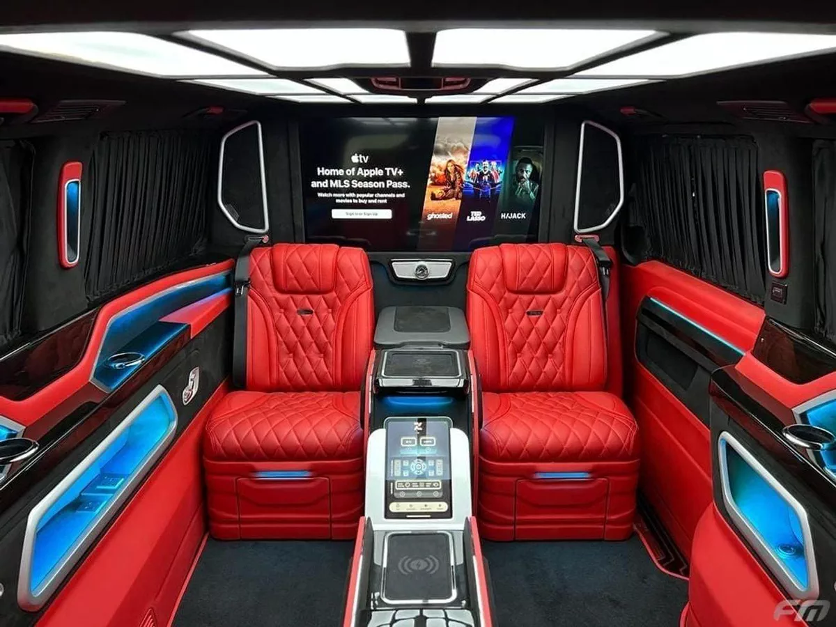Mercedes Benz V 250 AVANTGARDE/E VIP BUSINESS VAN –  FULL LUXURY OPTION | BRAND NEW | GCC | 2023 ORIGINAL BRABUS BODY KIT WITH CERTIF-10-0